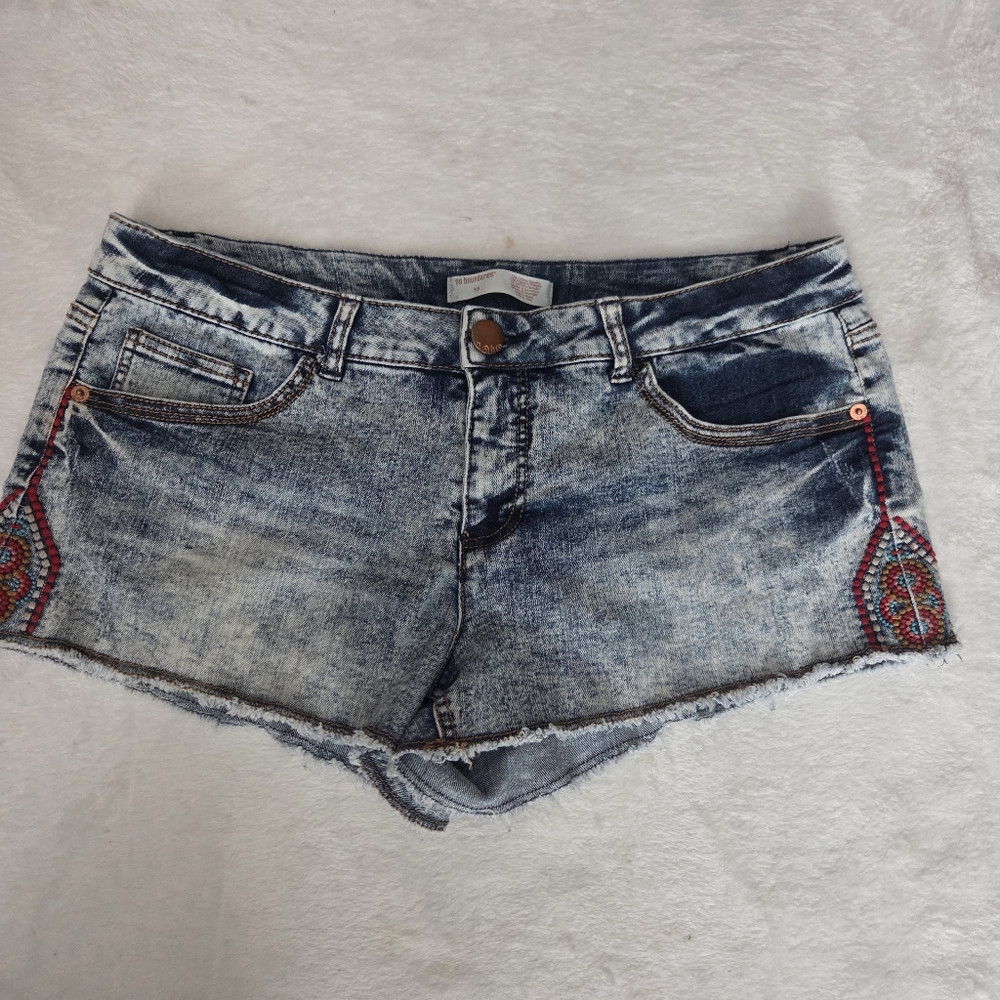 Y2K No Boundries Micro Mini Shorts Womens 15 Embroidered Acod Wash Raw Hem‎